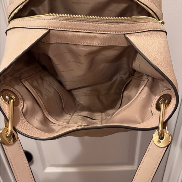 Michael Kors Raven Pebble Soft Pink / Gold Leather Large Shoulder Tote Bag - Picture 3 of 11